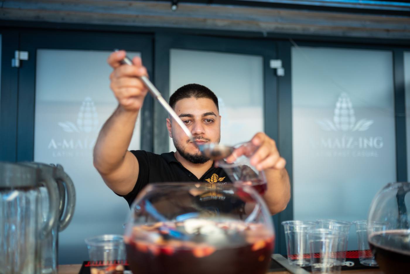 Sangria pregătită la bar
