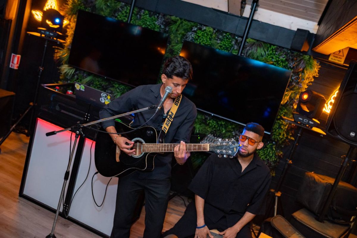 Trupă live la A-MAÍZ-ING