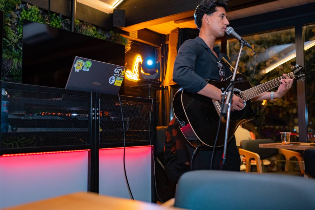 Seară de karaoke la A-MAÍZ-ING